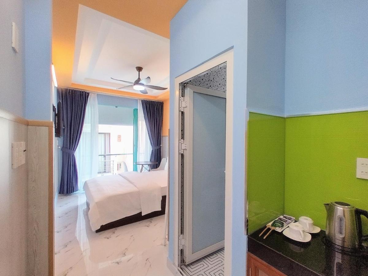 Cozrum Homes Delightful Corner Ho Chi Minh City Exterior photo