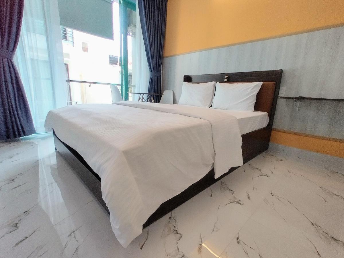 Cozrum Homes Delightful Corner Ho Chi Minh City Exterior photo