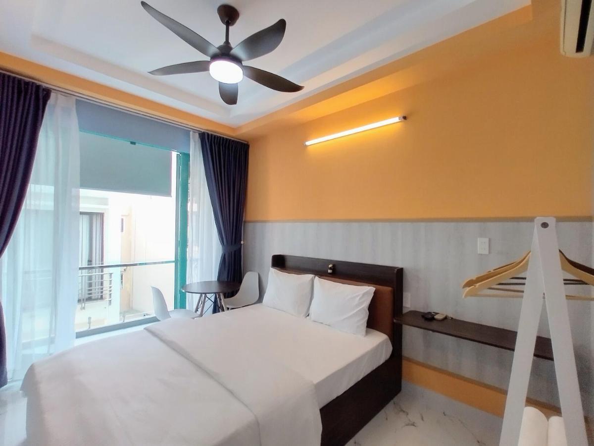 Cozrum Homes Delightful Corner Ho Chi Minh City Exterior photo