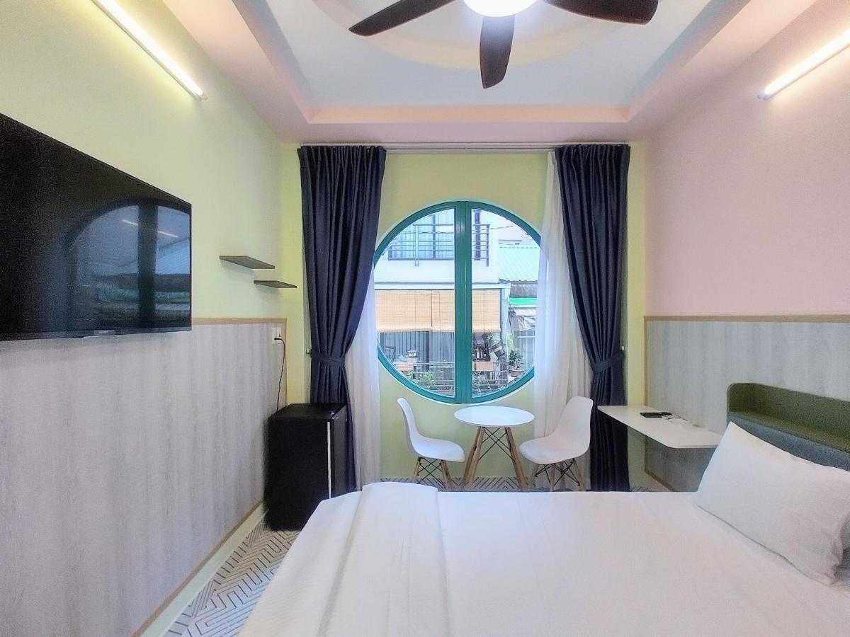 Cozrum Homes Delightful Corner Ho Chi Minh City Exterior photo