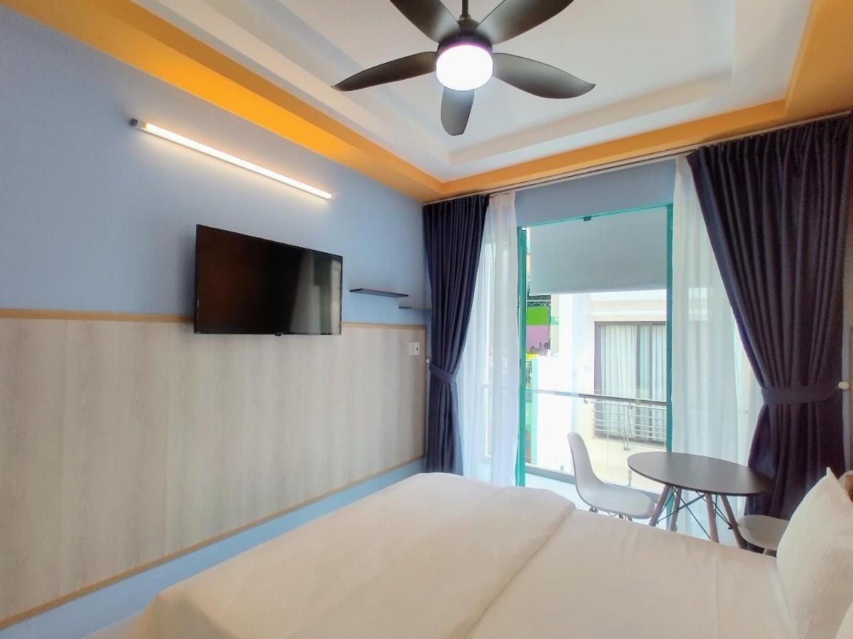 Cozrum Homes Delightful Corner Ho Chi Minh City Exterior photo