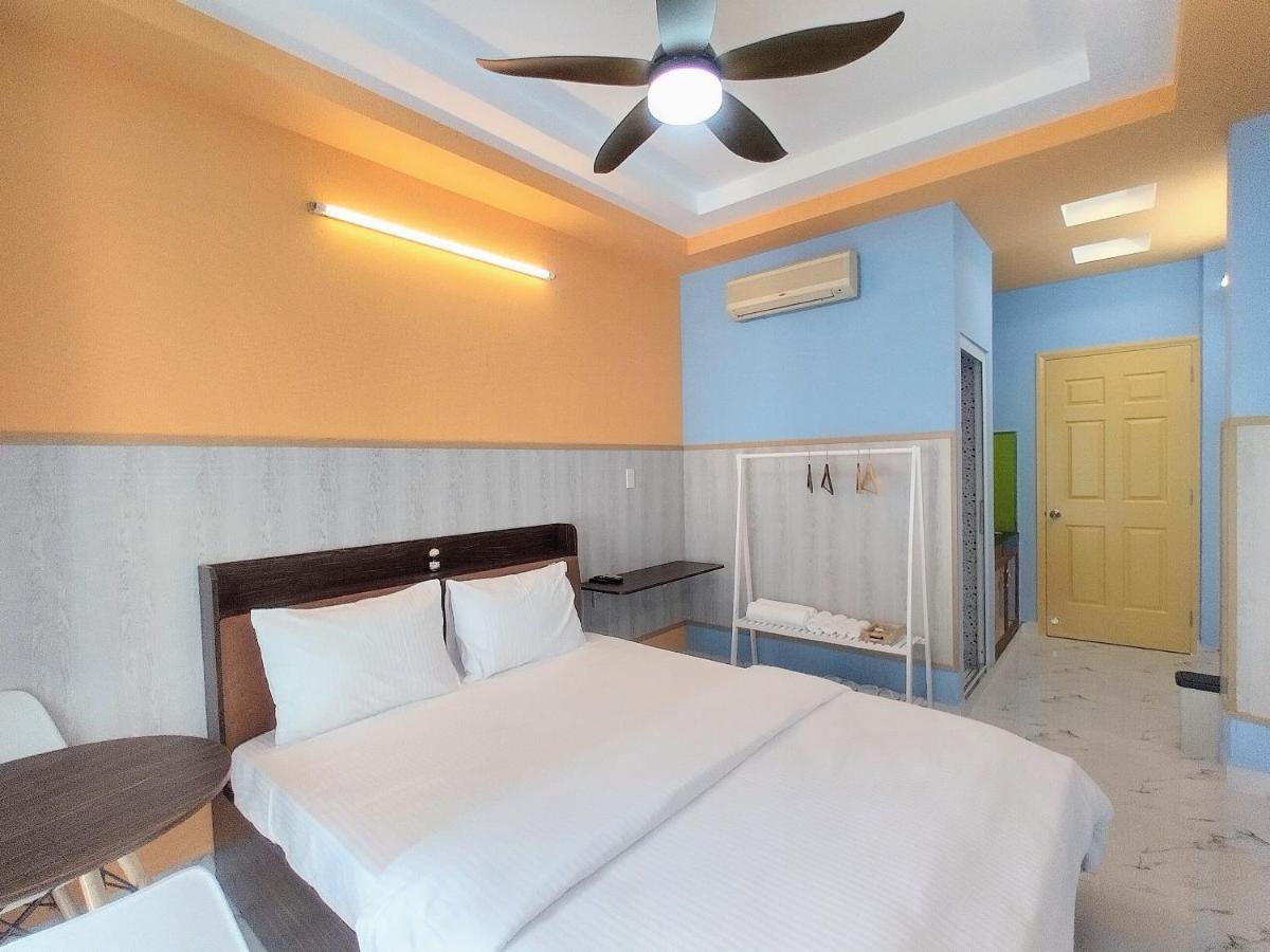 Cozrum Homes Delightful Corner Ho Chi Minh City Exterior photo