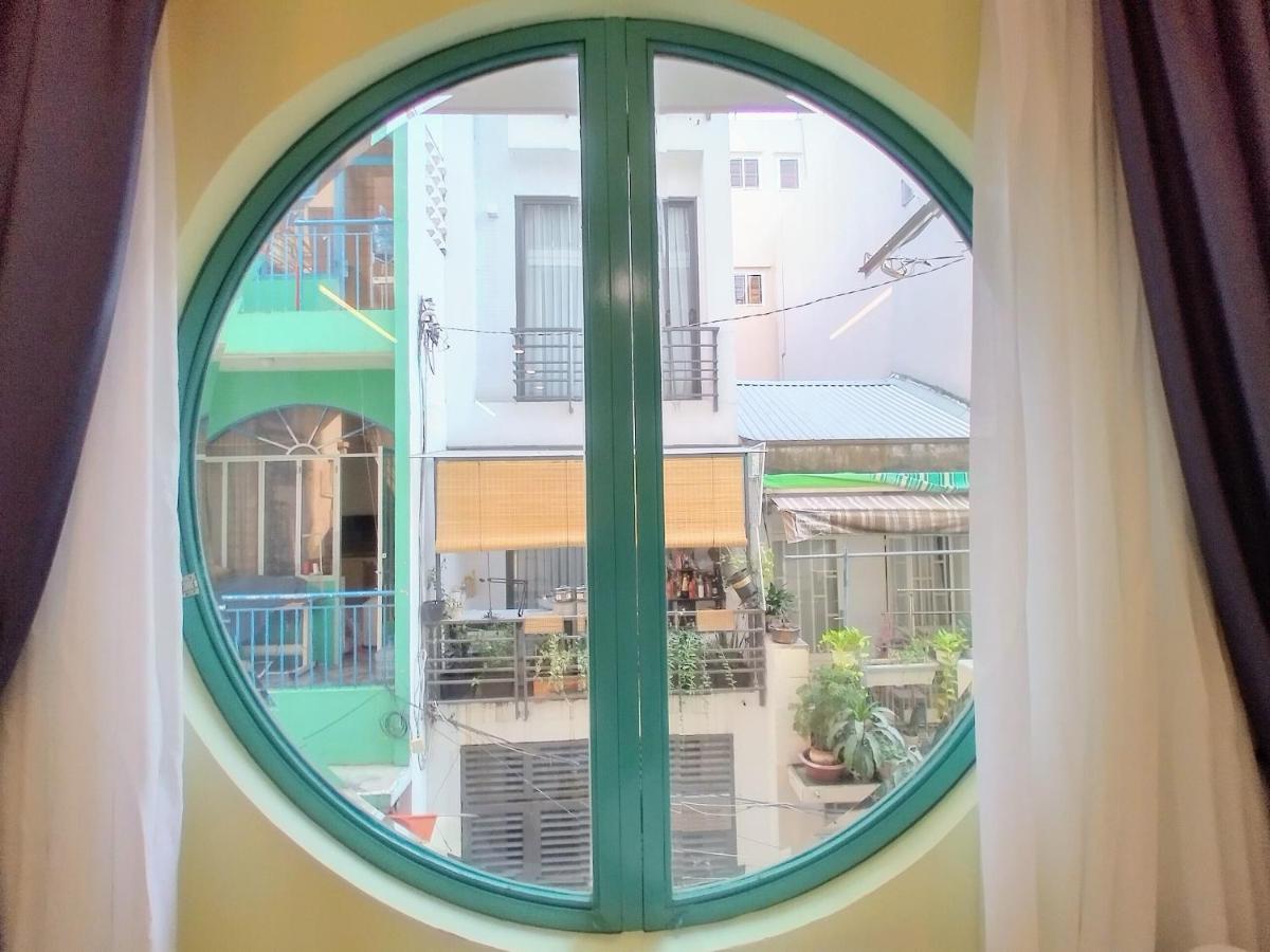 Cozrum Homes Delightful Corner Ho Chi Minh City Exterior photo