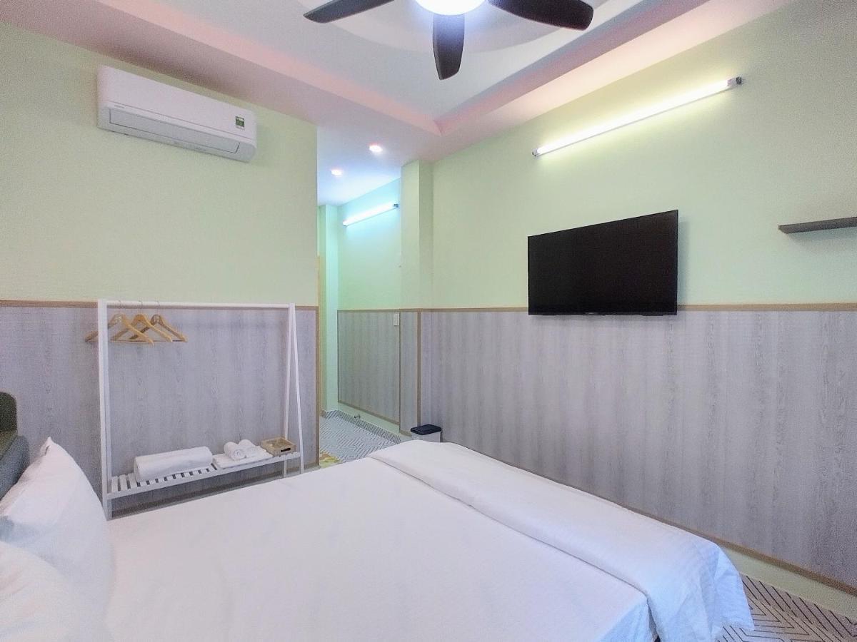 Cozrum Homes Delightful Corner Ho Chi Minh City Exterior photo