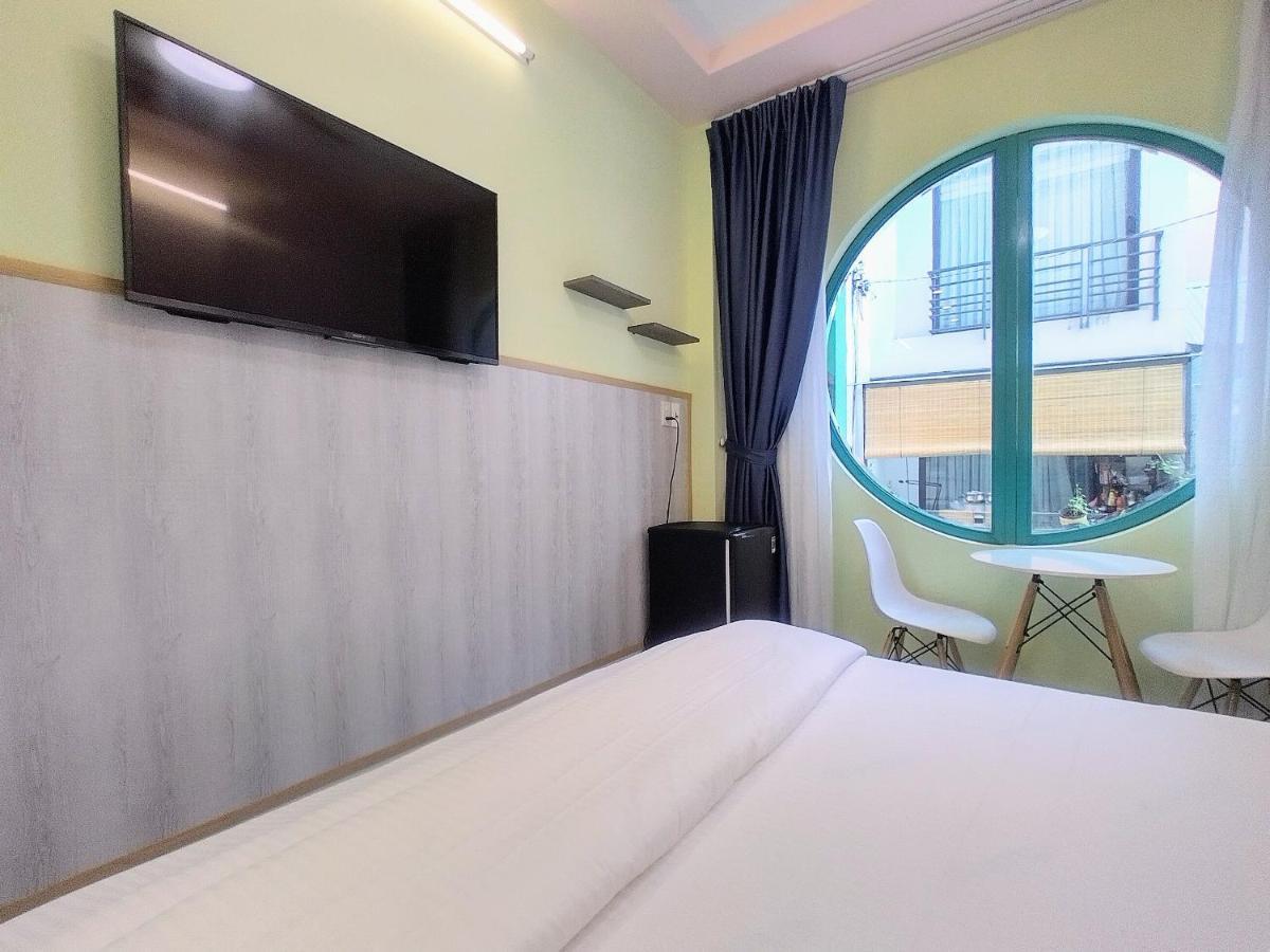 Cozrum Homes Delightful Corner Ho Chi Minh City Exterior photo