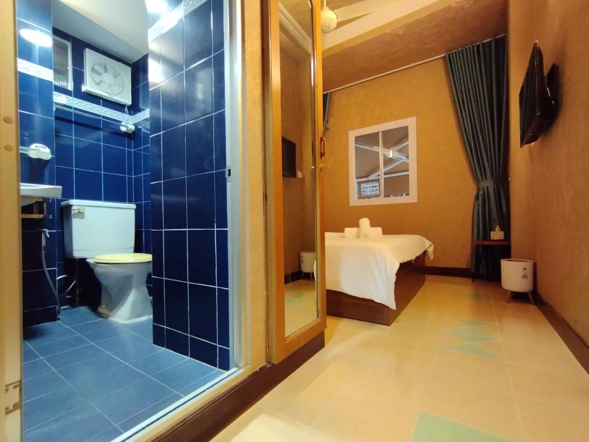 Cozrum Homes Delightful Corner Ho Chi Minh City Exterior photo