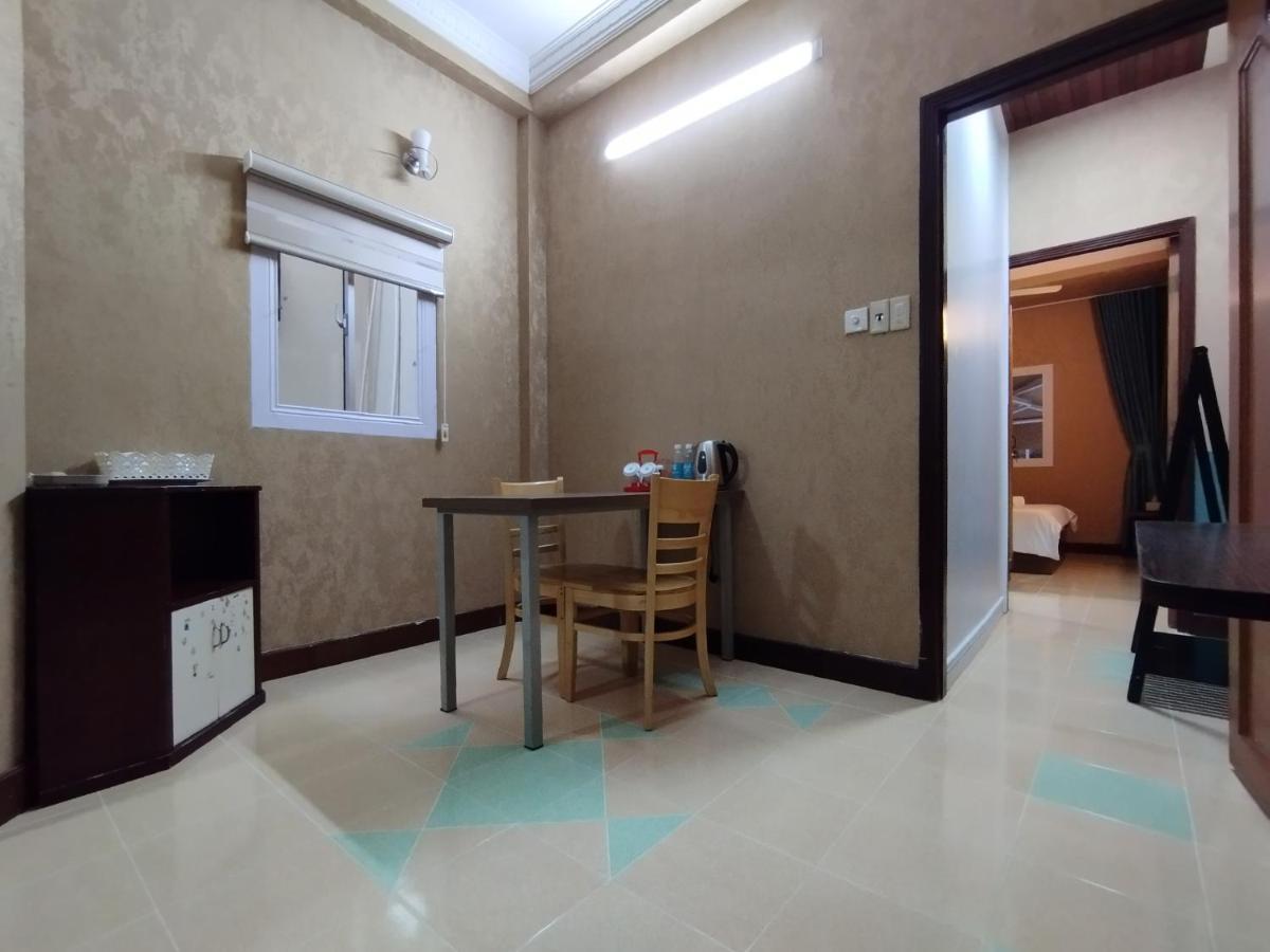 Cozrum Homes Delightful Corner Ho Chi Minh City Exterior photo