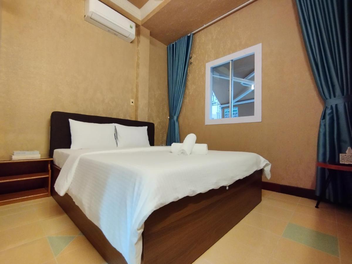 Cozrum Homes Delightful Corner Ho Chi Minh City Exterior photo