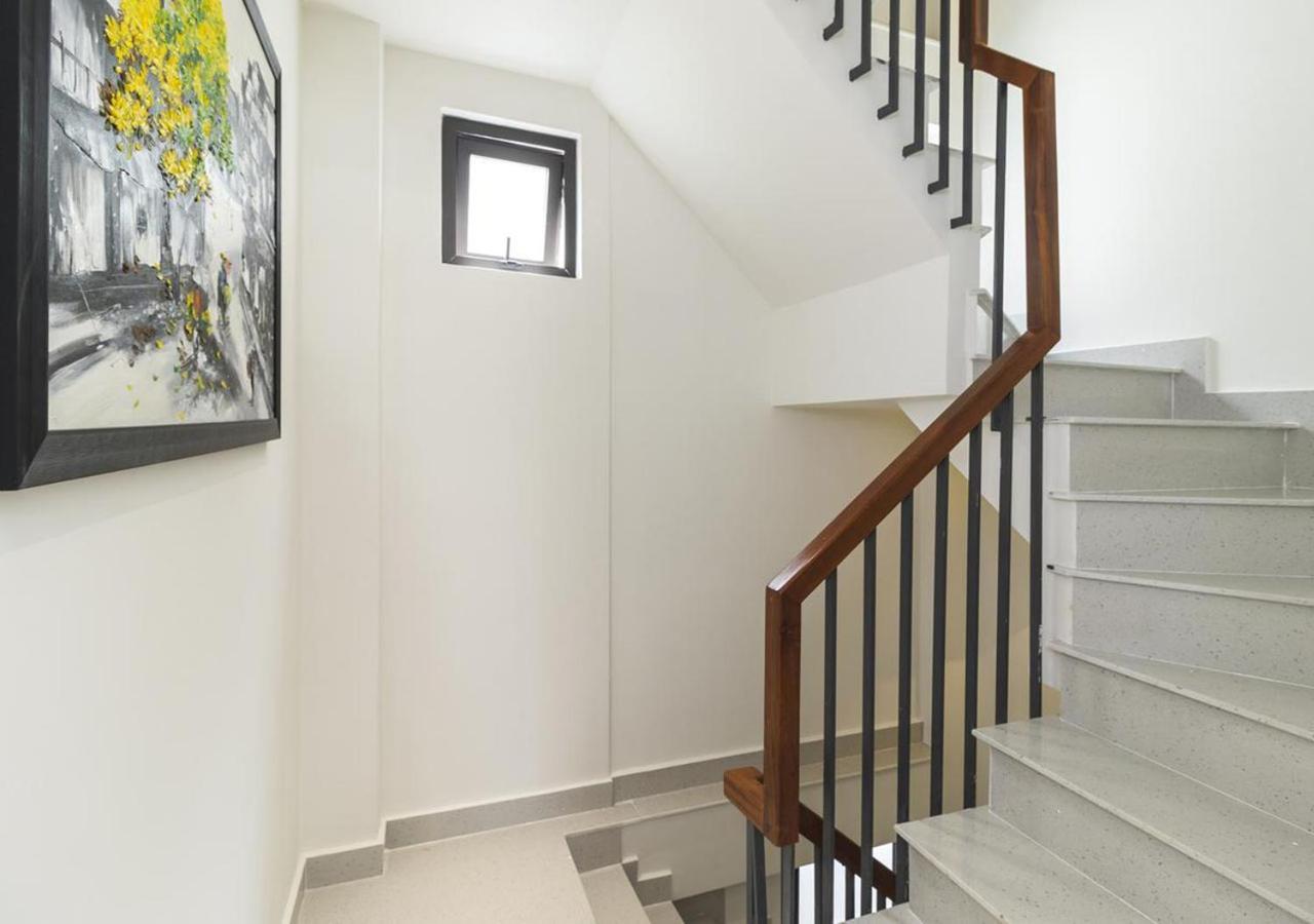 Cozrum Homes Delightful Corner Ho Chi Minh City Exterior photo